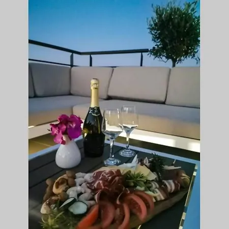 House Diana - Heated Swimming Pool And Jacuzzi ויר