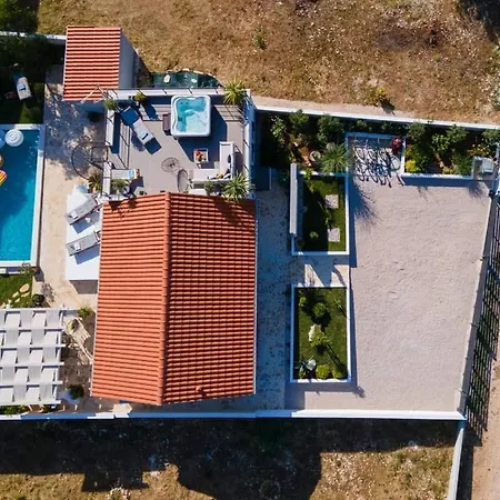 House Diana - Heated Swimming Pool And Jacuzzi * ויר