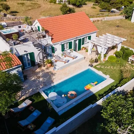 House Diana - Heated Swimming Pool And Jacuzzi * ויר