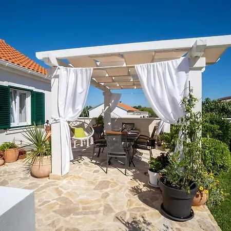 House Diana - Heated Swimming Pool And Jacuzzi * Vir
