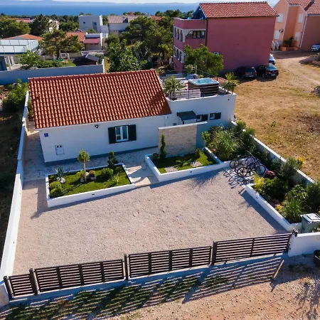 House Diana - Heated Swimming Pool And Jacuzzi ויר