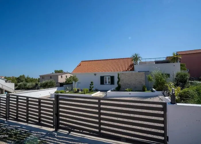 House Diana - Heated Swimming Pool And Jacuzzi Villa Vir