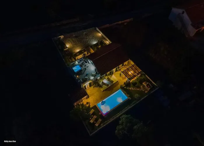 House Diana - Heated Swimming Pool And Jacuzzi * Vir