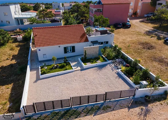 House Diana - Heated Swimming Pool And Jacuzzi Vir