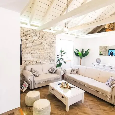 Villa House Diana - Heated Swimming Pool And Jacuzzi Vir