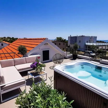 Villa House Diana - Heated Swimming Pool And Jacuzzi Vir