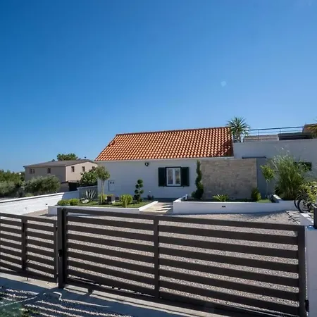House Diana - Heated Swimming Pool And Jacuzzi Villa Vir