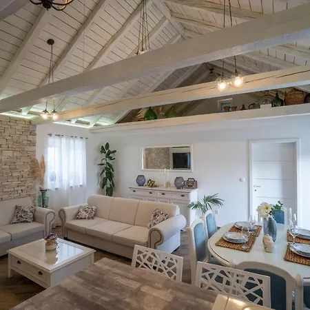 Вилла House Diana - Heated Swimming Pool And Jacuzzi Вир