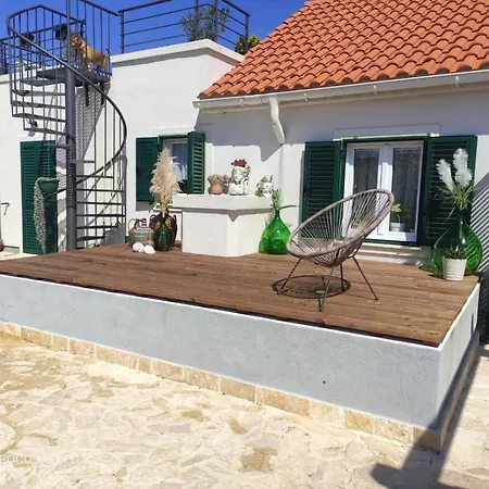 House Diana - Heated Swimming Pool And Jacuzzi