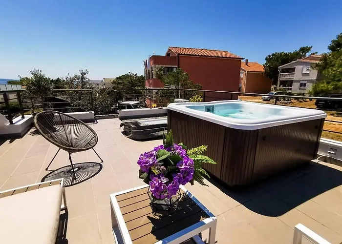 House Diana - Heated Swimming Pool And Jacuzzi