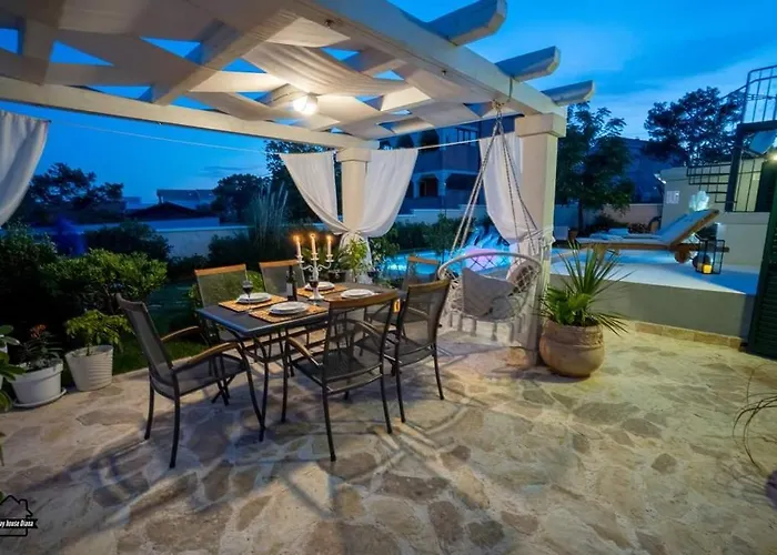 House Diana - Heated Swimming Pool And Jacuzzi Вир