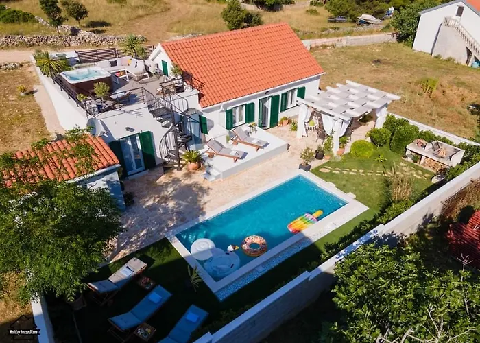 House Diana - Heated Swimming Pool And Jacuzzi * Vir