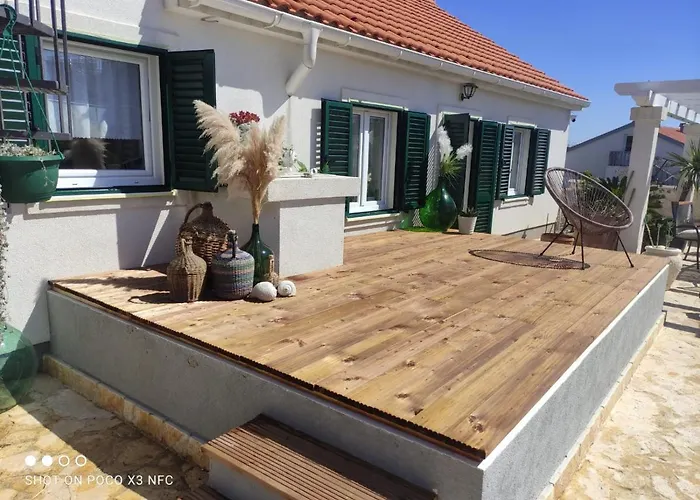 House Diana - Heated Swimming Pool And Jacuzzi Вир