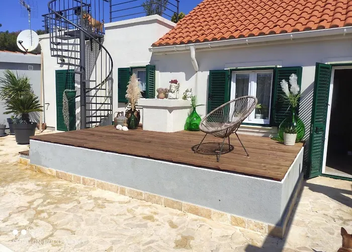 House Diana - Heated Swimming Pool And Jacuzzi